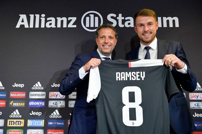 De officiële presentatie van Aaron Ramsey bij Juventus waarbij hij ook even in het Italiaans sprak