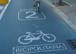 Een fietspad in Padua, met een fietssymbool en de term Bicipolitana
