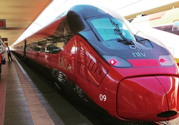 Italo opereert met kenmerkend robijnrode treinen