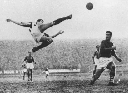 De klassieke omhaal van Carlo Parola tijdens Fiorentina-Juventus 1950